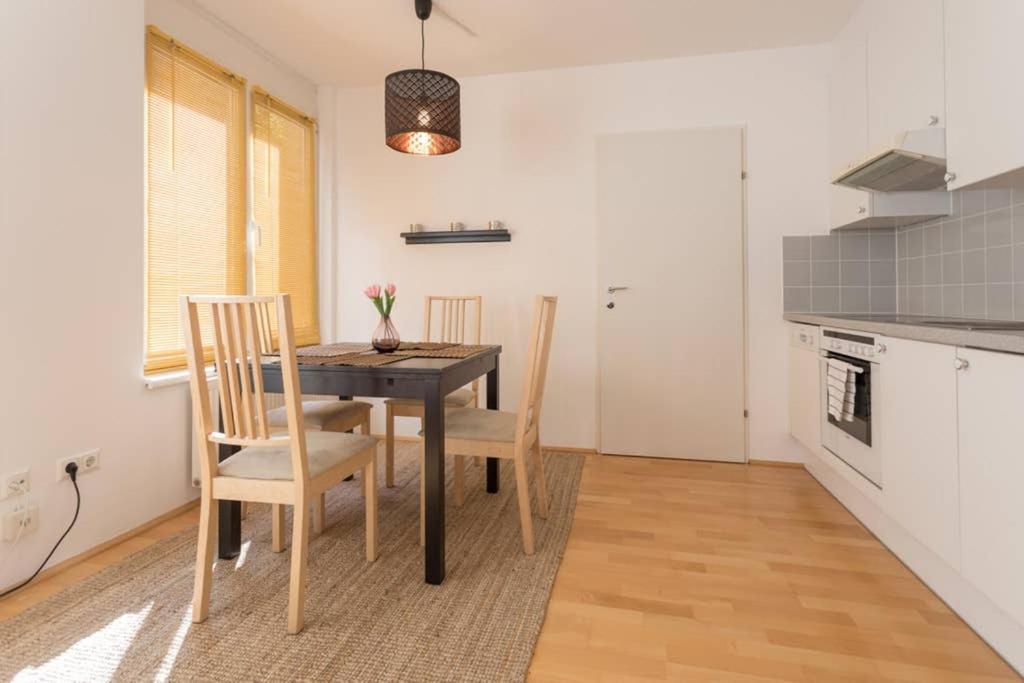 וינה Bright Apartment In Hip & High Quality Neighborhood מראה חיצוני תמונה