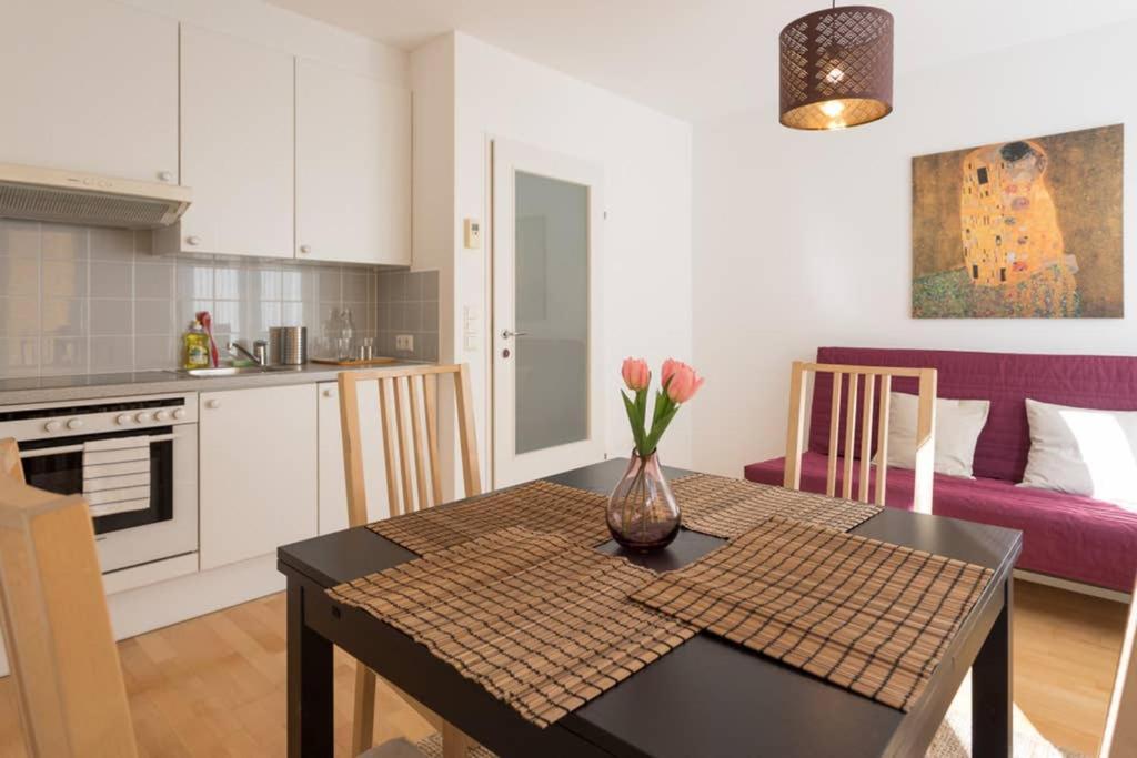 וינה Bright Apartment In Hip & High Quality Neighborhood מראה חיצוני תמונה