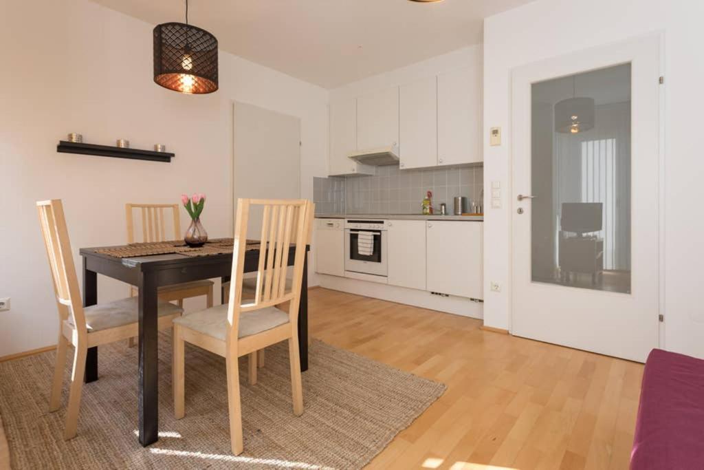וינה Bright Apartment In Hip & High Quality Neighborhood מראה חיצוני תמונה