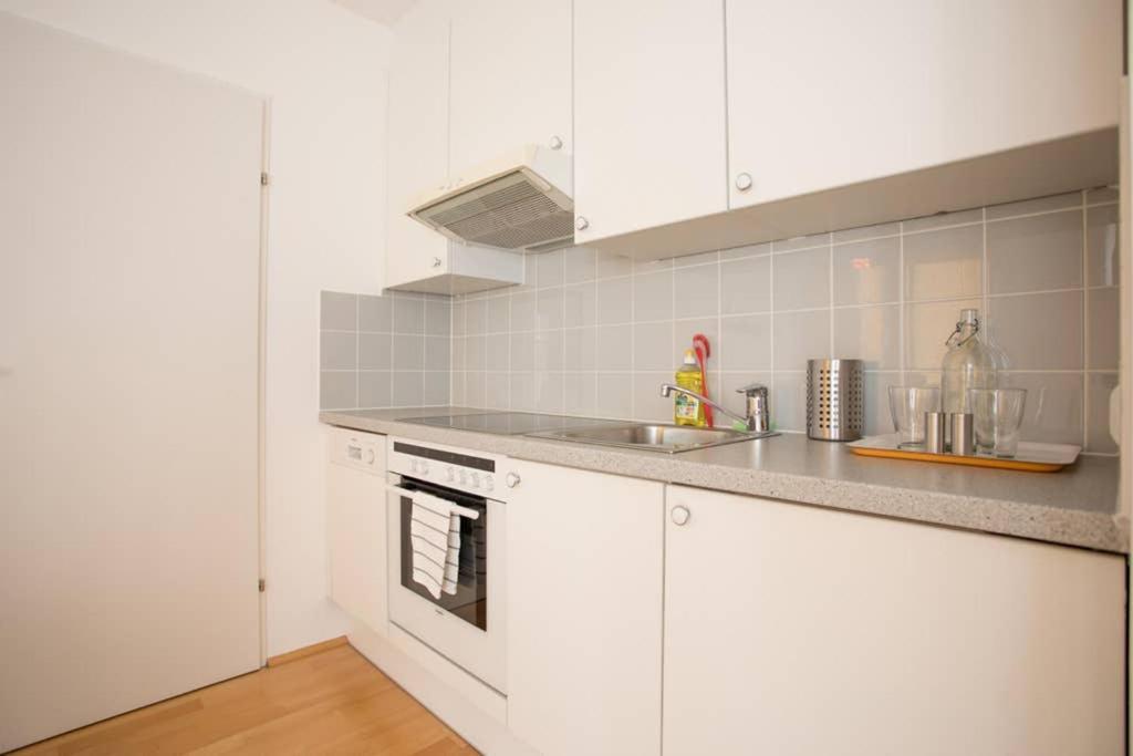 וינה Bright Apartment In Hip & High Quality Neighborhood מראה חיצוני תמונה